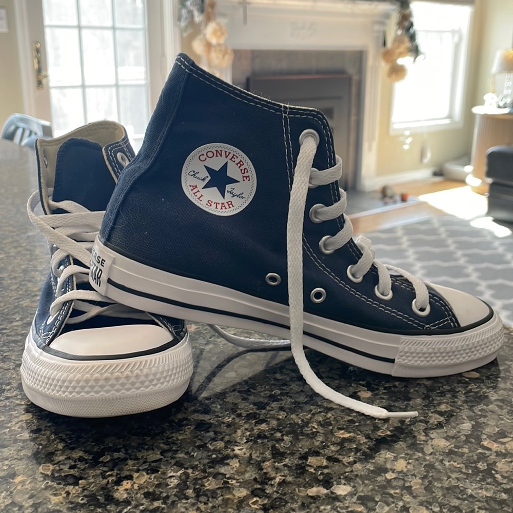 Converse All Star Hi Womens 6 men’s 4 navy new without box